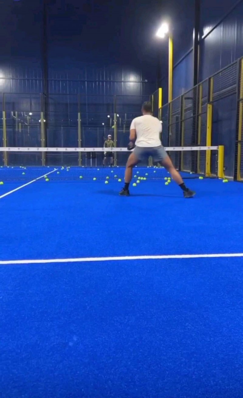Klasik Padel Kortu